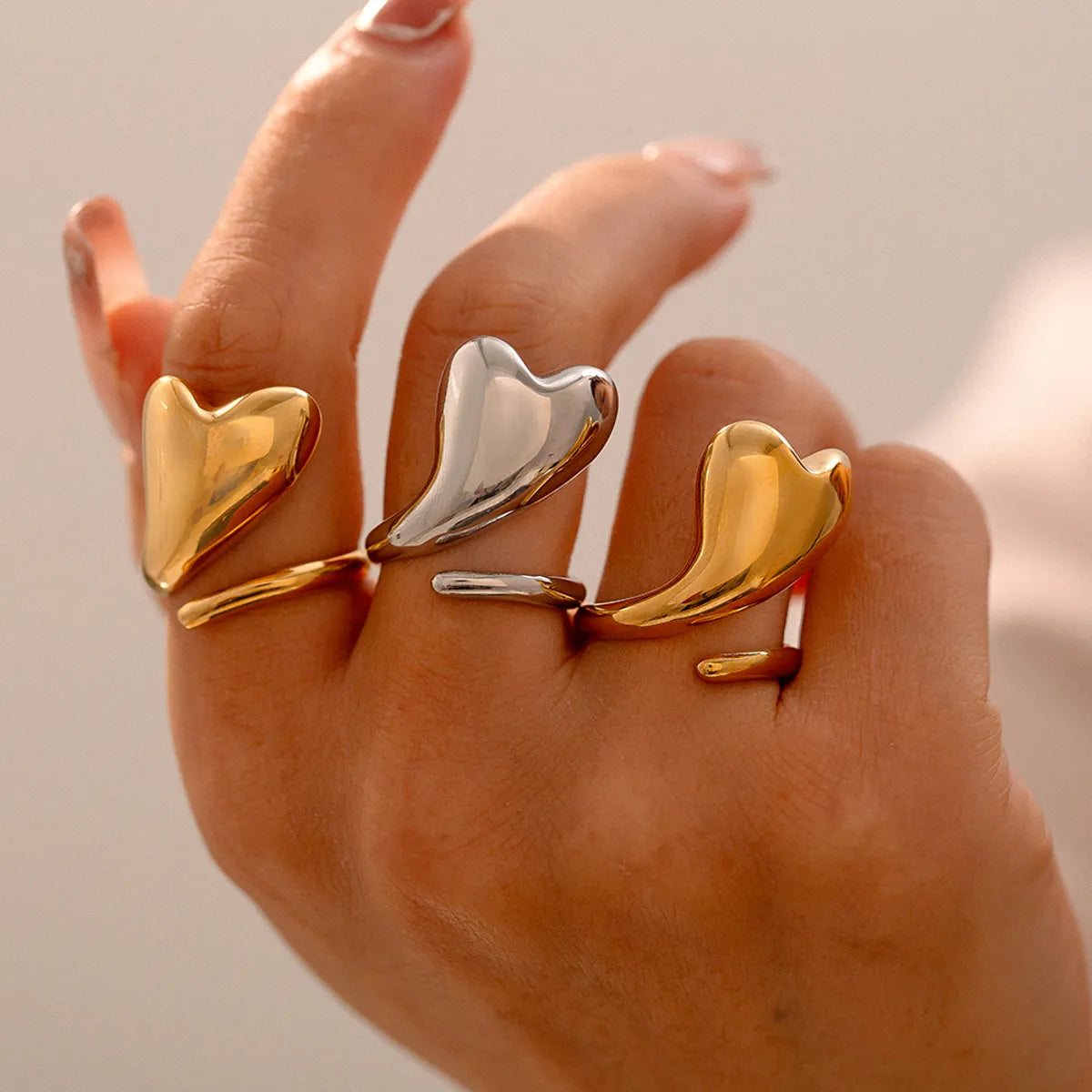 Wholesale Jewelry Elegant Exaggerated Modern Style Heart Shape Titanium Steel 18K Gold Plated Plating Rings