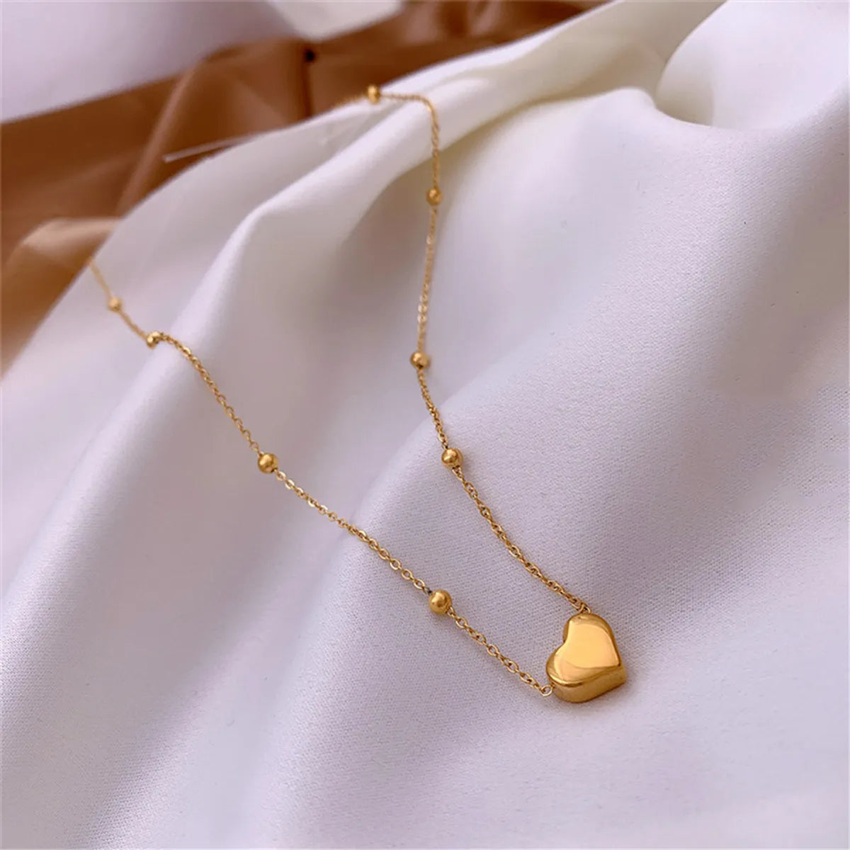 Wholesale Jewelry Elegant Heart Shape 304 Stainless Steel Gold Plated Pendant Necklace