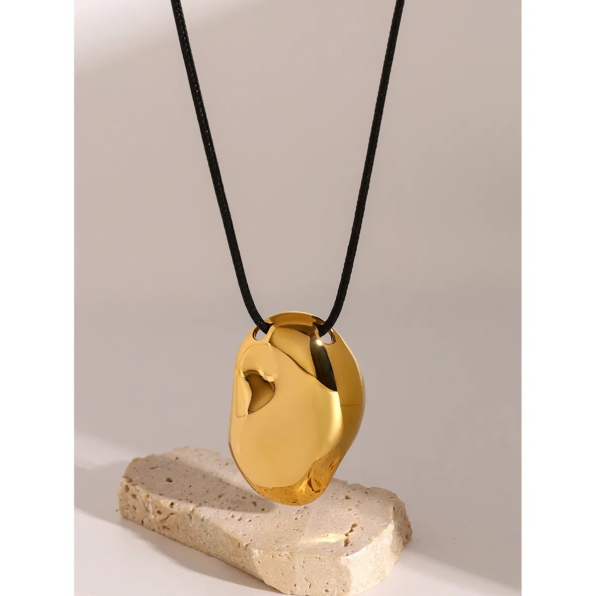 Wholesale Jewelry Elegant Luxurious Classic Style Hammer Pattern 304 Stainless Steel Pendant Necklace