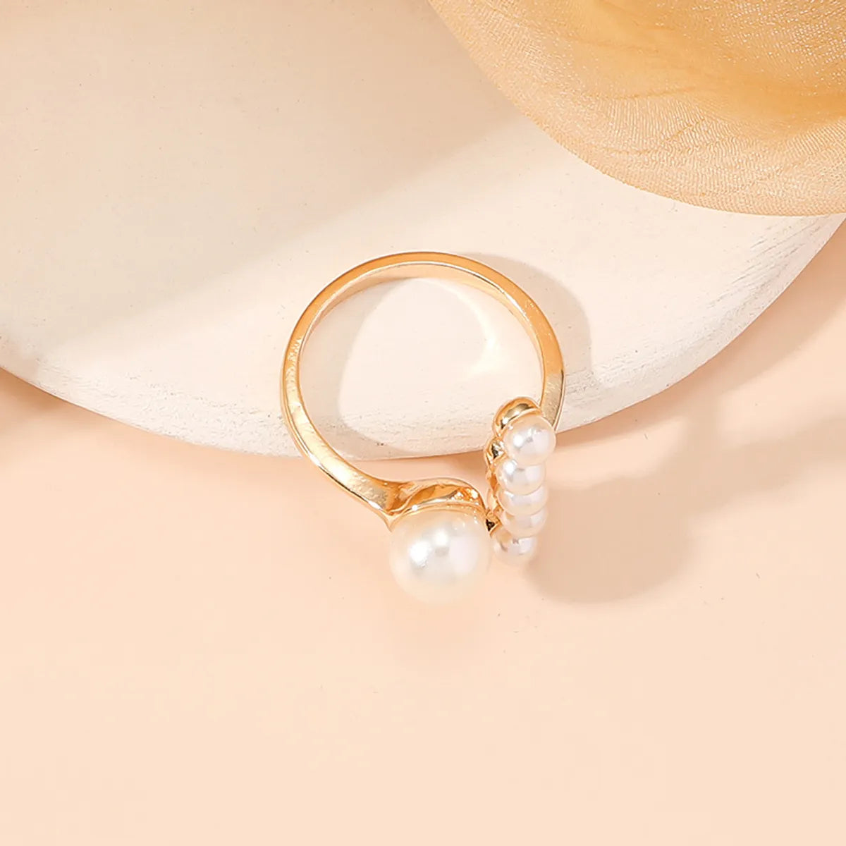 Wholesale Jewelry Elegant Pearl Alloy Gold Plated Asymmetrical Rings