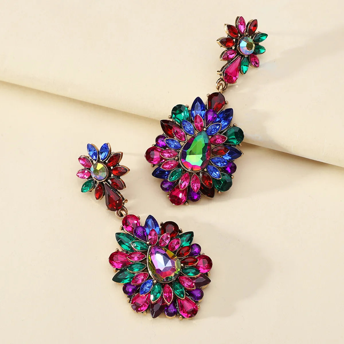 1 Pair Elegant Retro Geometric Layered Plating Inlay Zinc Alloy Rhinestones Drop Earrings