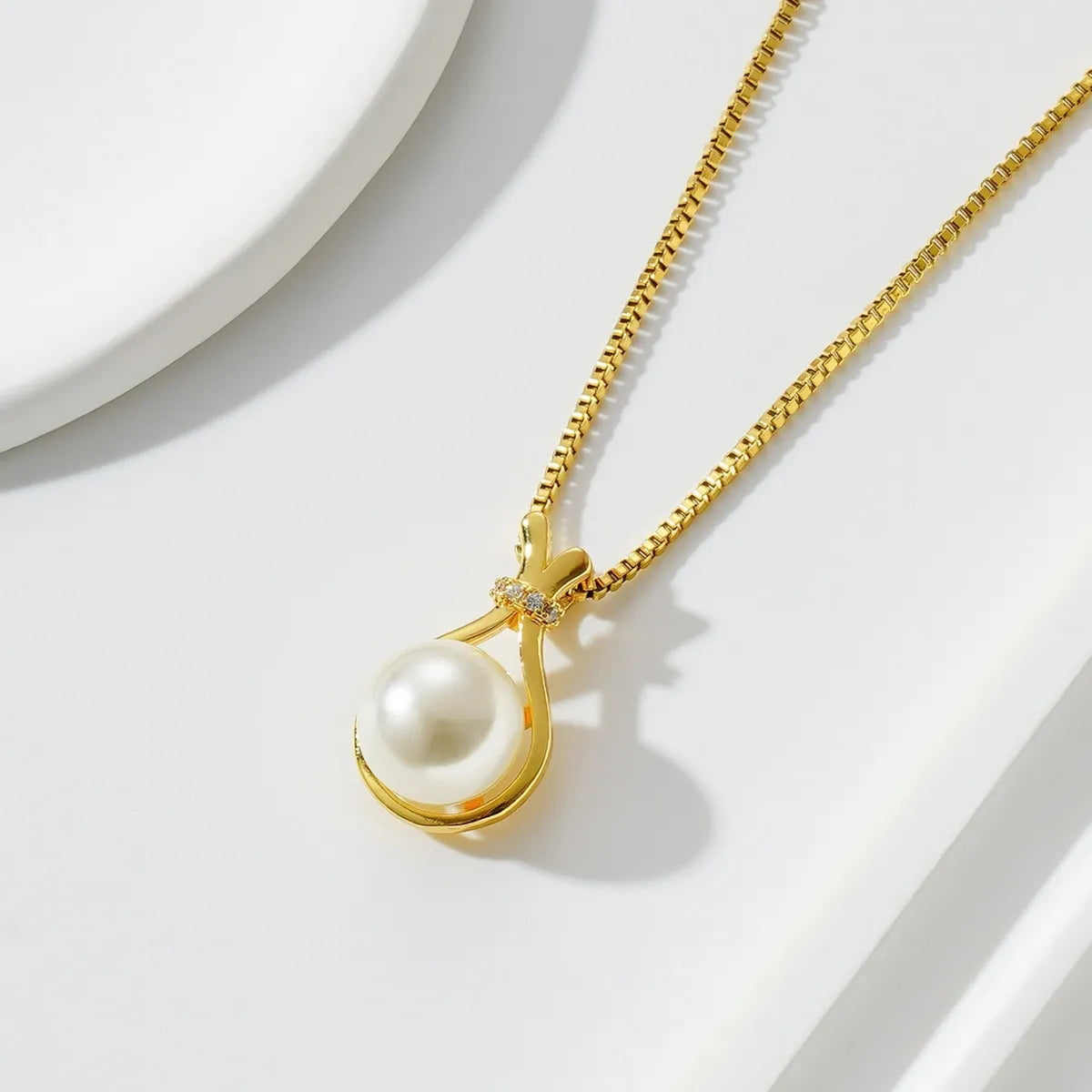 Wholesale Jewelry Elegant Round 304 Stainless Steel Imitation Pearl Zircon Gold Plated Inlay Pendant Necklace