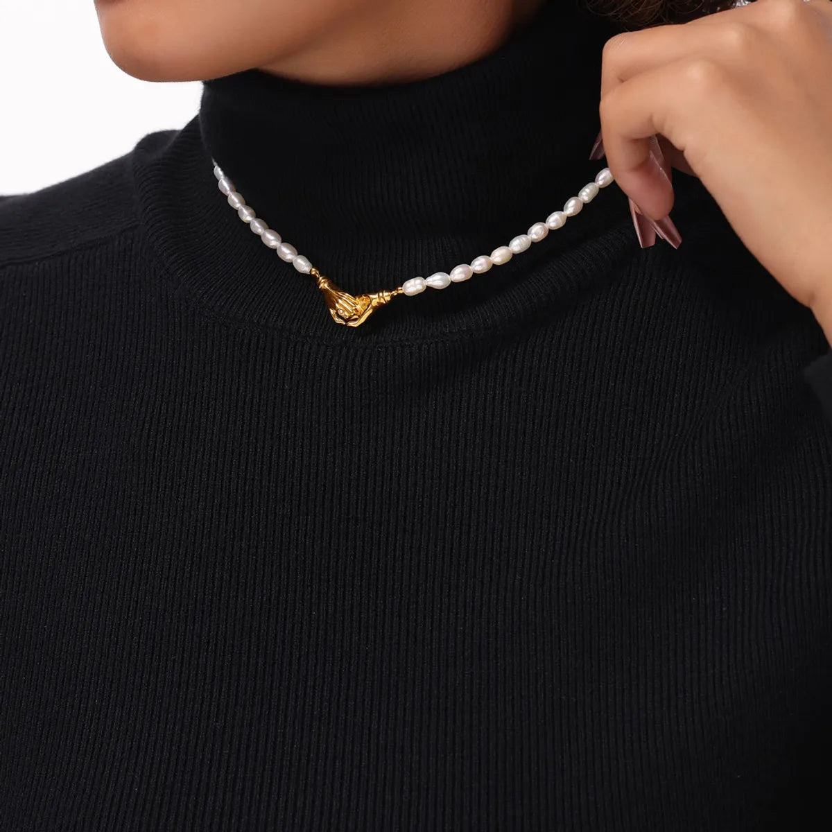 Wholesale Jewelry Elegant Simple Style Korean Style Gesture Oval 304 Stainless Steel Freshwater Pearl Zircon 18K Gold Plated Beaded Inlay Pendant Necklace