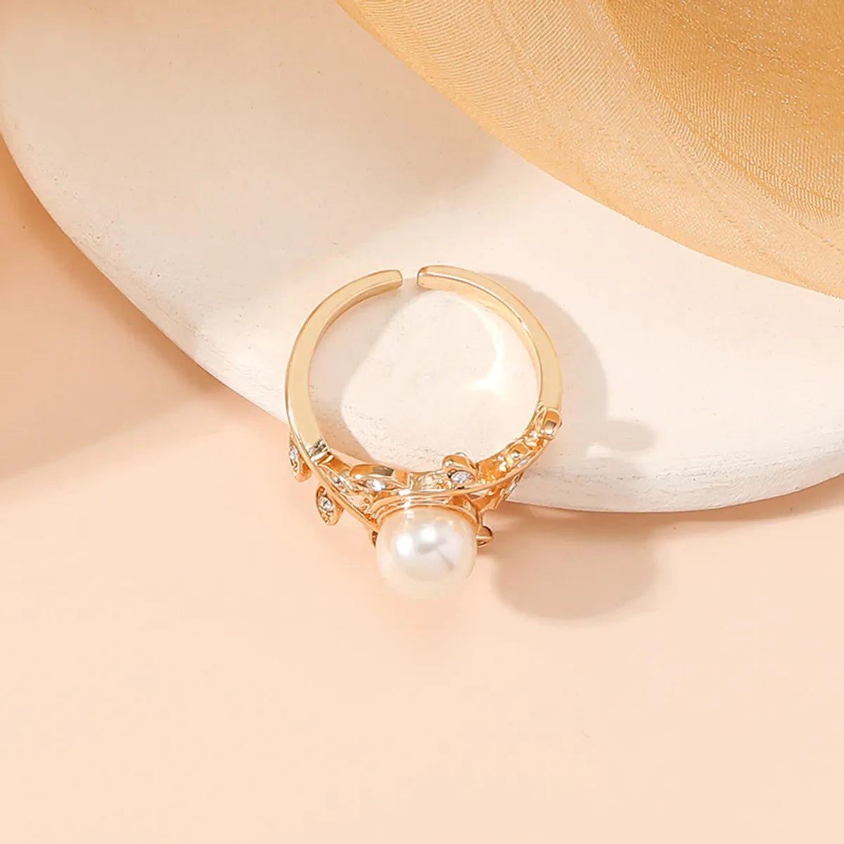 Wholesale Jewelry Elegant Simple Style Leaf Alloy Artificial Pearls Gold Plated Plating Inlay Open Rings