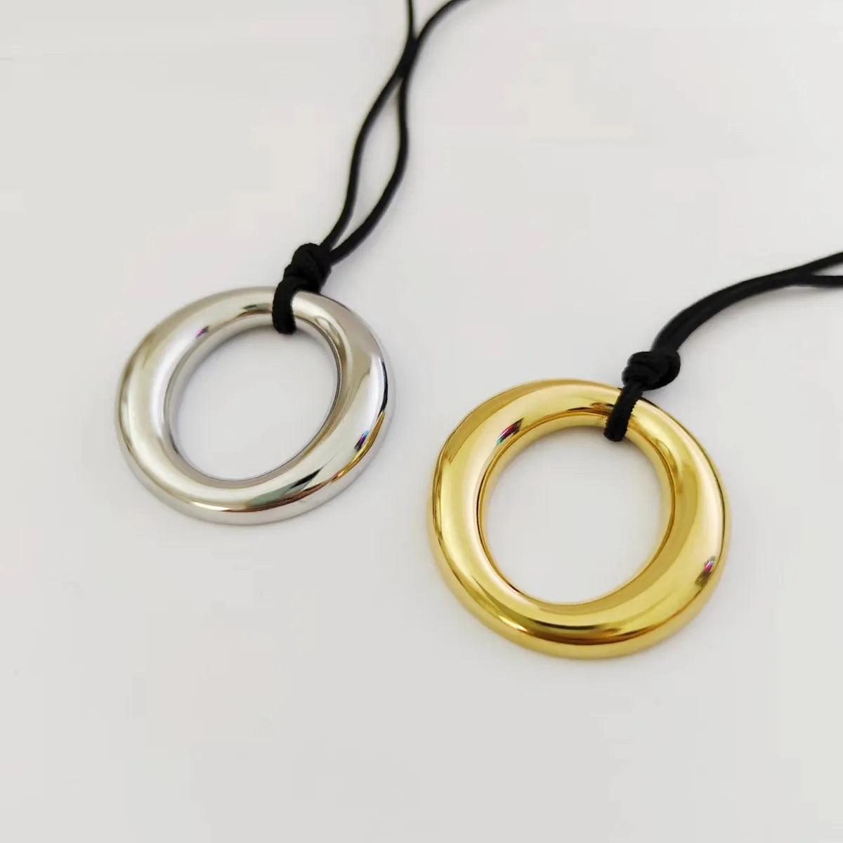 Wholesale Jewelry Elegant Simple Style O-Shape 304 Stainless Steel 18K Gold Plated Pendant Necklace