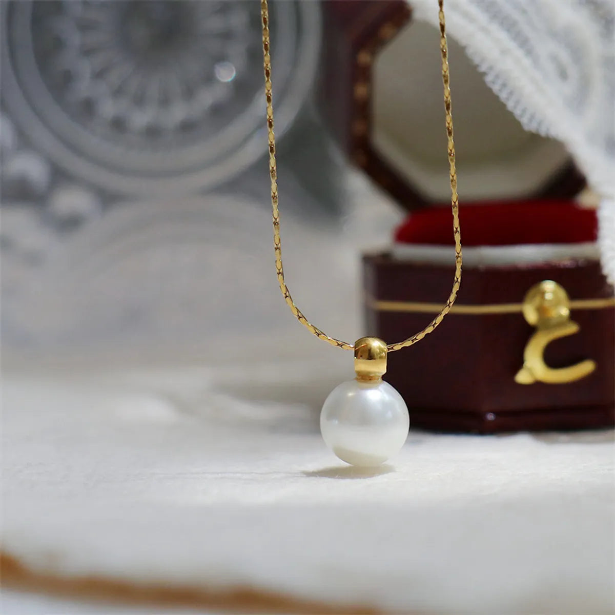 Wholesale Jewelry Elegant Simple Style Round Titanium Steel Artificial Pearls Inlay Pendant Necklace