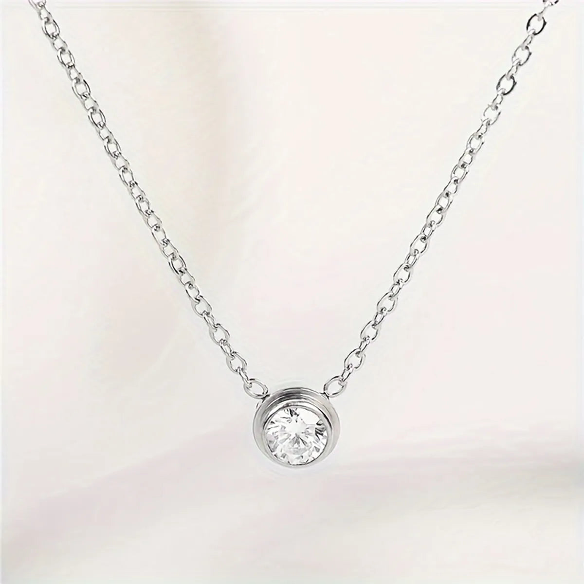 Wholesale Jewelry Elegant Simple Style Round Titanium Steel Rhinestones Inlay Necklace