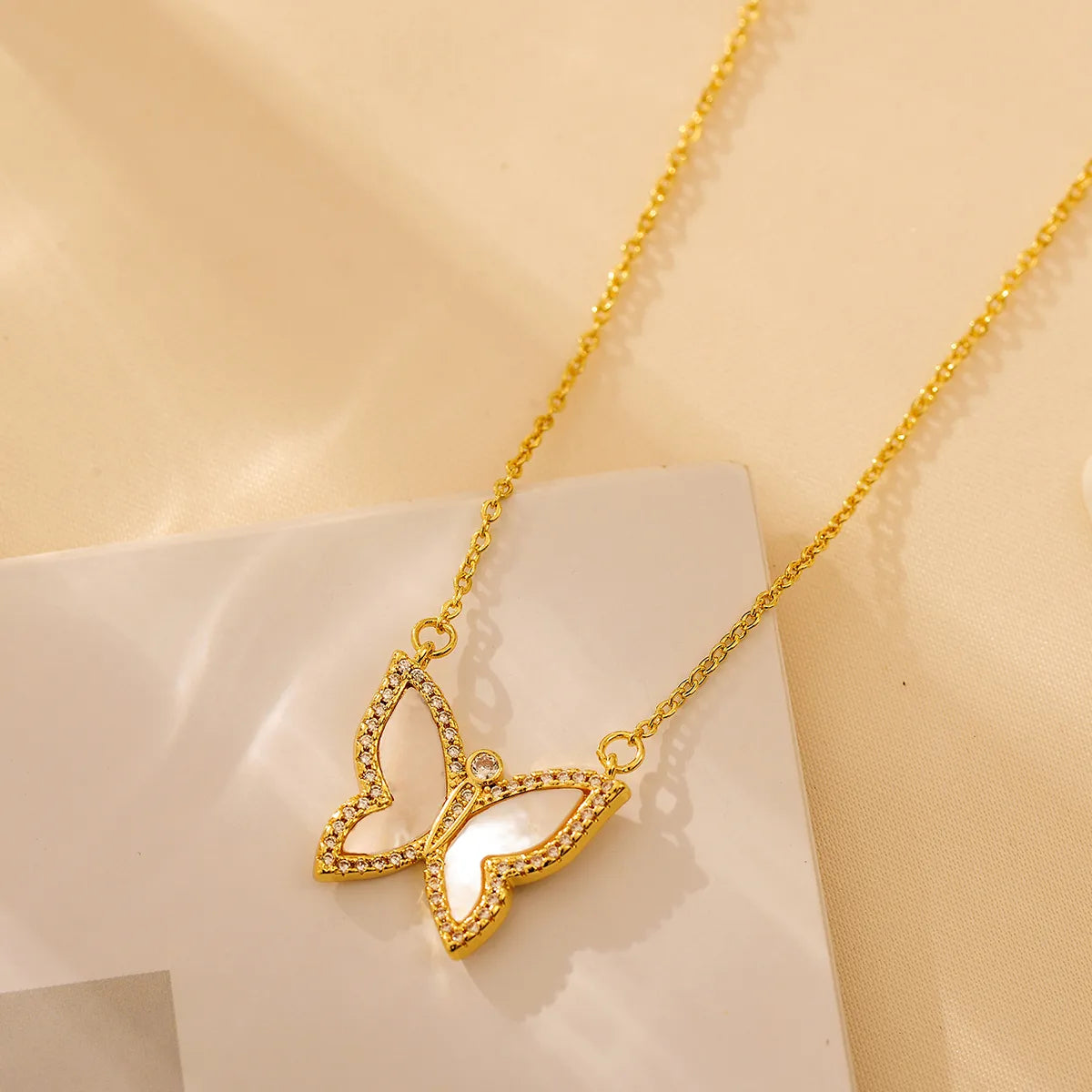 Wholesale Jewelry Elegant Solid Color Butterfly Alloy Copper Zircon 18K Gold Plated Plating Inlay Pendant Necklace