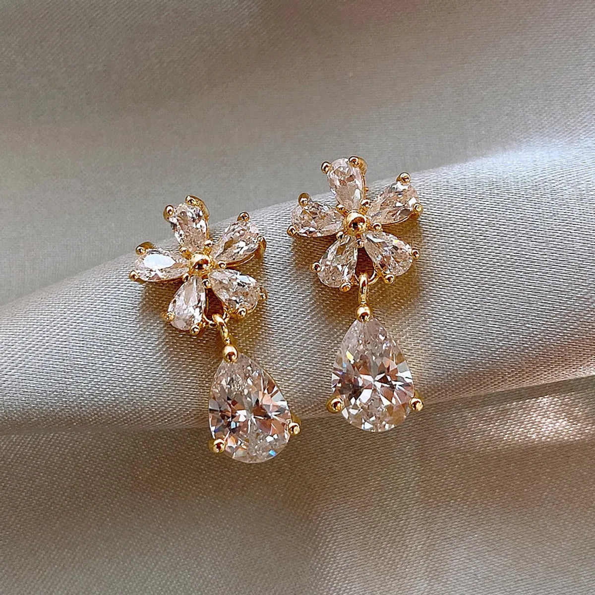 Wholesale Jewelry Elegant Sweet Flower Alloy Zircon Inlay Drop Earrings