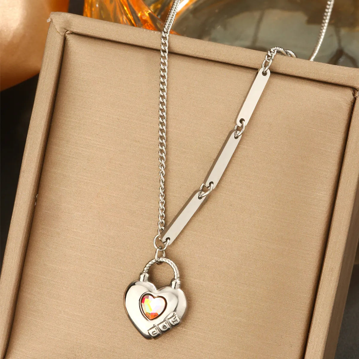 Wholesale Jewelry Elegant Water Droplets Heart Shape Flower Titanium Steel Pendant Necklace