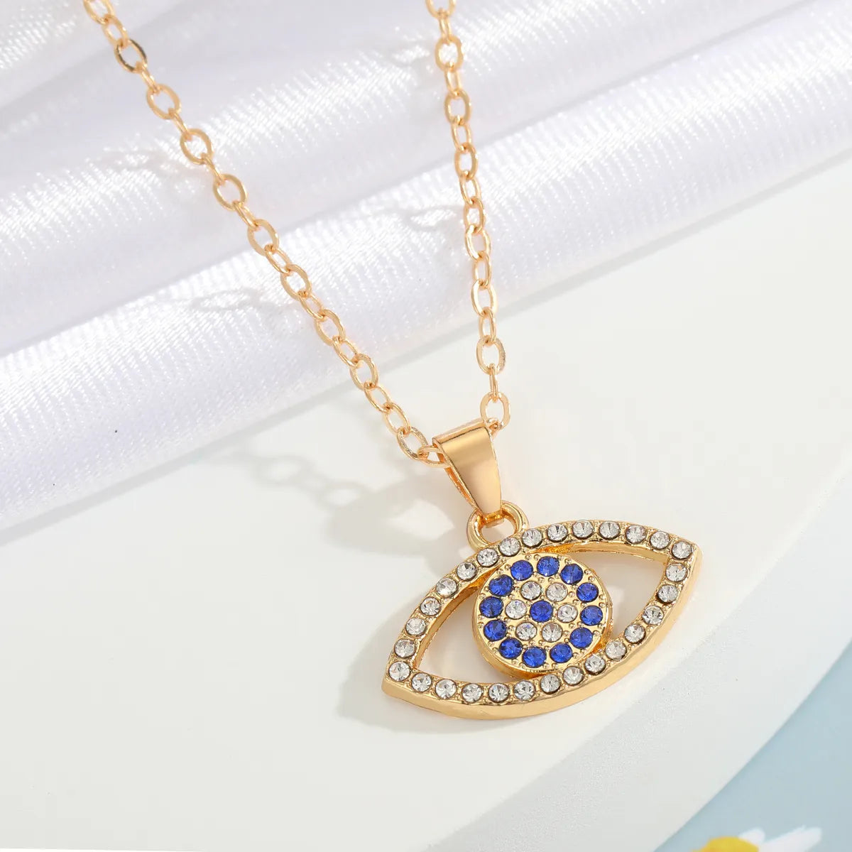 Wholesale Jewelry Fashion Eye Alloy Pendant Necklace