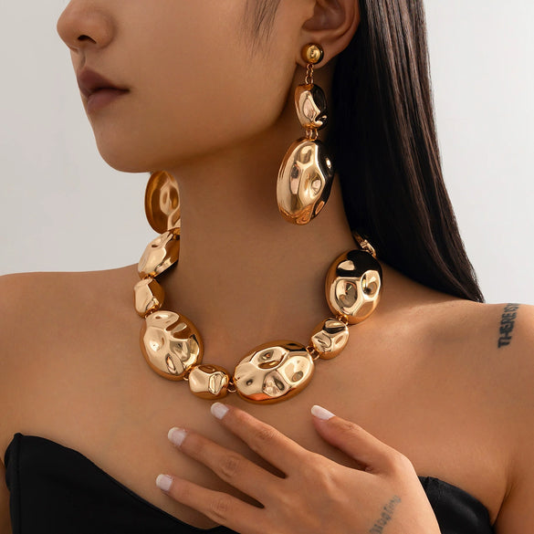 Wholesale Jewelry Exaggerated Irregular Metallic Geometric Iron Electroplated Clavicle Necklace For Women
