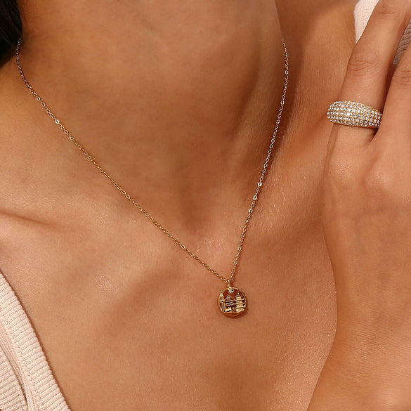 Wholesale Jewelry Fashion Geometric Stainless Steel And Titanium Steel Round Pendant Necklace With Electroplating