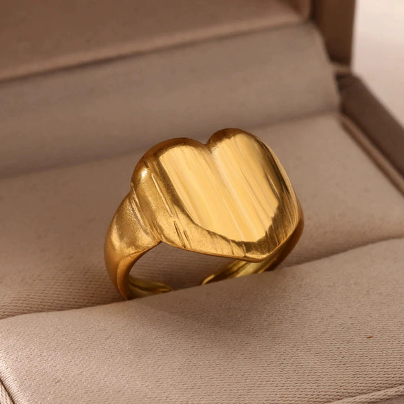 Wholesale Jewelry Light Luxury Electroplated Stainless Steel Heartshaped Ring For Women