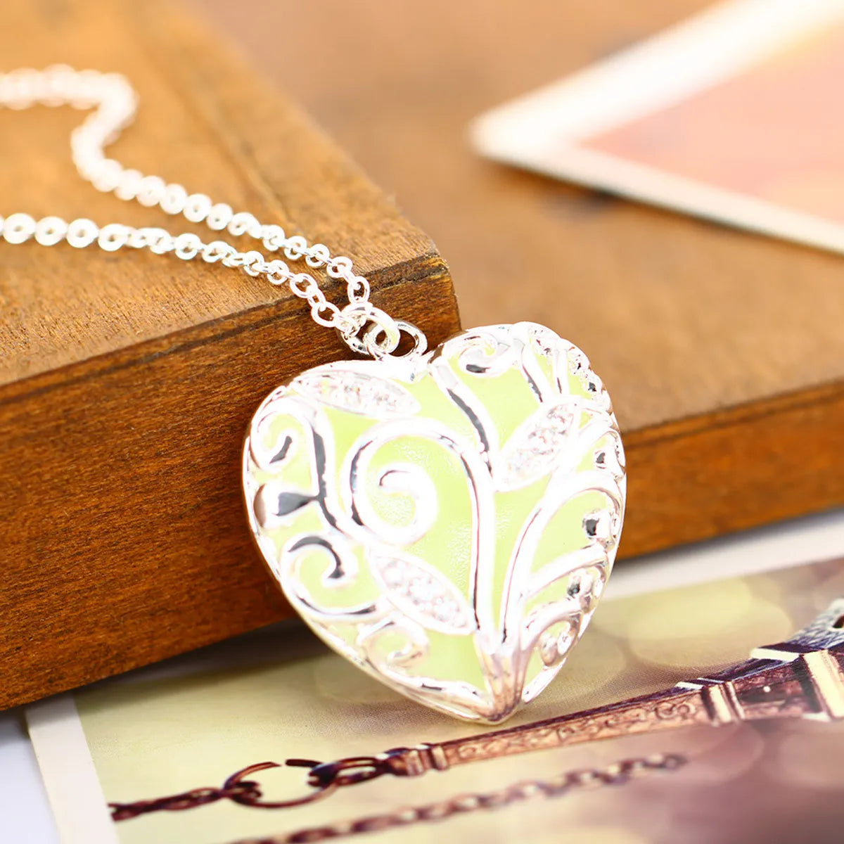 Wholesale Jewelry Luminous Heart-shaped Tree Of Life Pendant Necklace Gooddiy