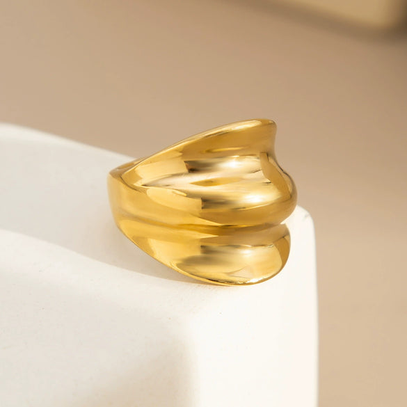 Wholesale Jewelry Metal Geometric Asymmetrical Ring For Women With Electroplating And Concave And Convex Glossy Finish