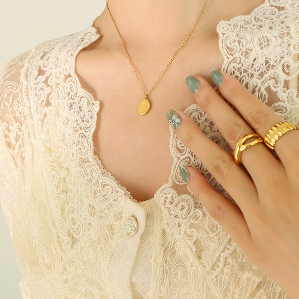 Wholesale Jewelry Minimalist Geometric Irregular Oval Letter Pendant Titanium Steel 18K Gold Plated Collarbone Necklace For Women