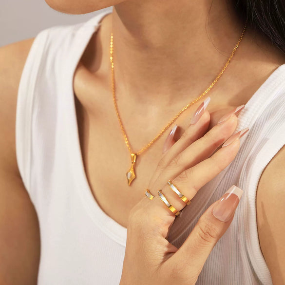 Wholesale Jewelry Niche Style 316L Stainless Steel Pendant Necklace With Quadrilateral Pattern And Cat's Eye Pendant