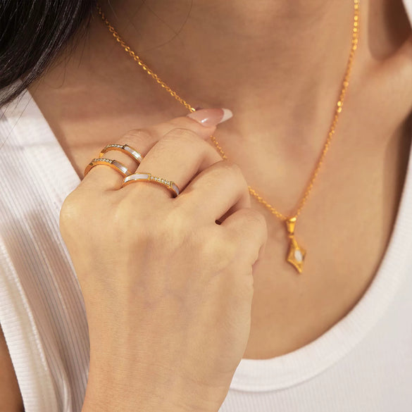 Wholesale Jewelry Niche Style 316L Stainless Steel Pendant Necklace With Quadrilateral Pattern And Cat's Eye Pendant