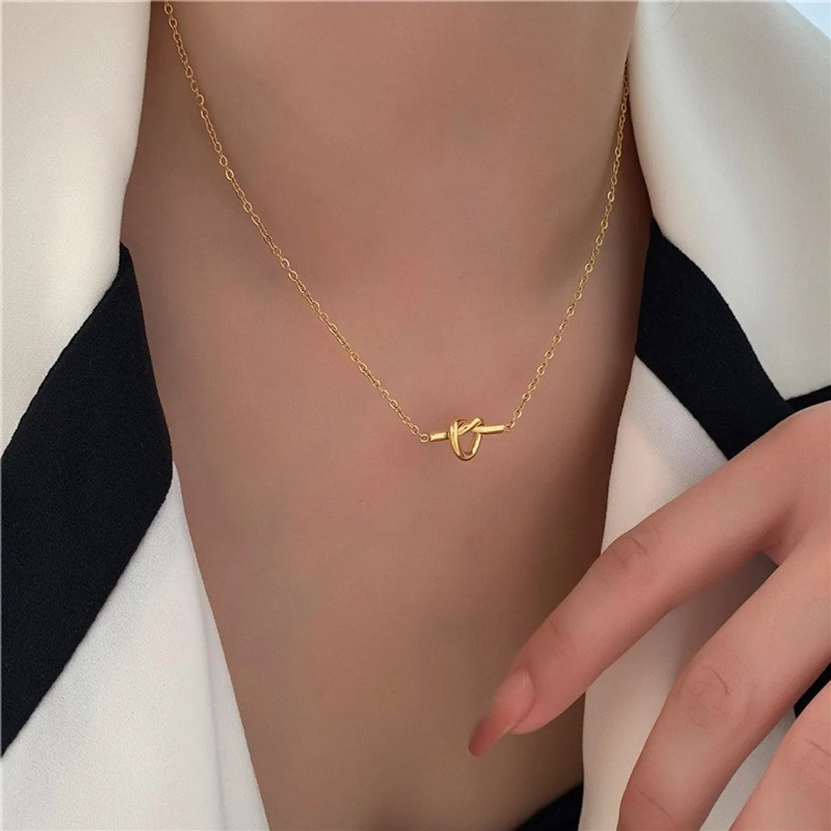 Wholesale Jewelry Novelty Simple Style Artistic Knot 304 Stainless Steel 18K Gold Plated Plating Pendant Necklace