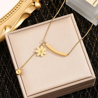 Wholesale Jewelry Princess Novelty Sweet Floral 304 Stainless Steel 18K Gold Plated Plating Pendant Necklace