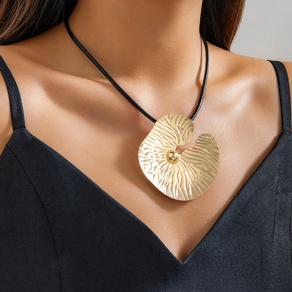 Wholesale Jewelry Punk Style Alloy Collar Necklace With Flower Pattern And Electroplating Treatment For Women