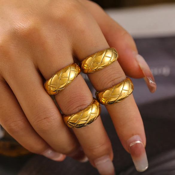Wholesale Jewelry Queen Modern Style Simple Style Solid Color Titanium Steel 18K Gold Plated Plating Rings