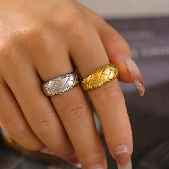 Wholesale Jewelry Queen Modern Style Simple Style Solid Color Titanium Steel 18K Gold Plated Plating Rings