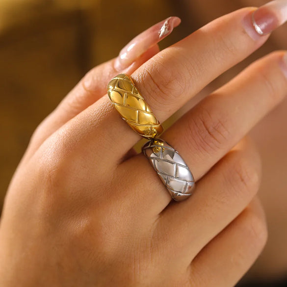 Wholesale Jewelry Queen Modern Style Simple Style Solid Color Titanium Steel 18K Gold Plated Plating Rings