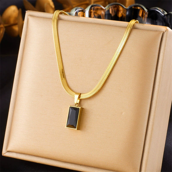 Wholesale Jewelry Retro Elegant Goldplated Stainless Steel Multilayer Chain Fanshaped Geometric Love Pendant Necklace