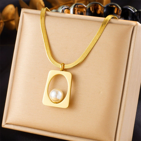 Wholesale Jewelry Retro Elegant Goldplated Stainless Steel Multilayer Chain Fanshaped Geometric Love Pendant Necklace