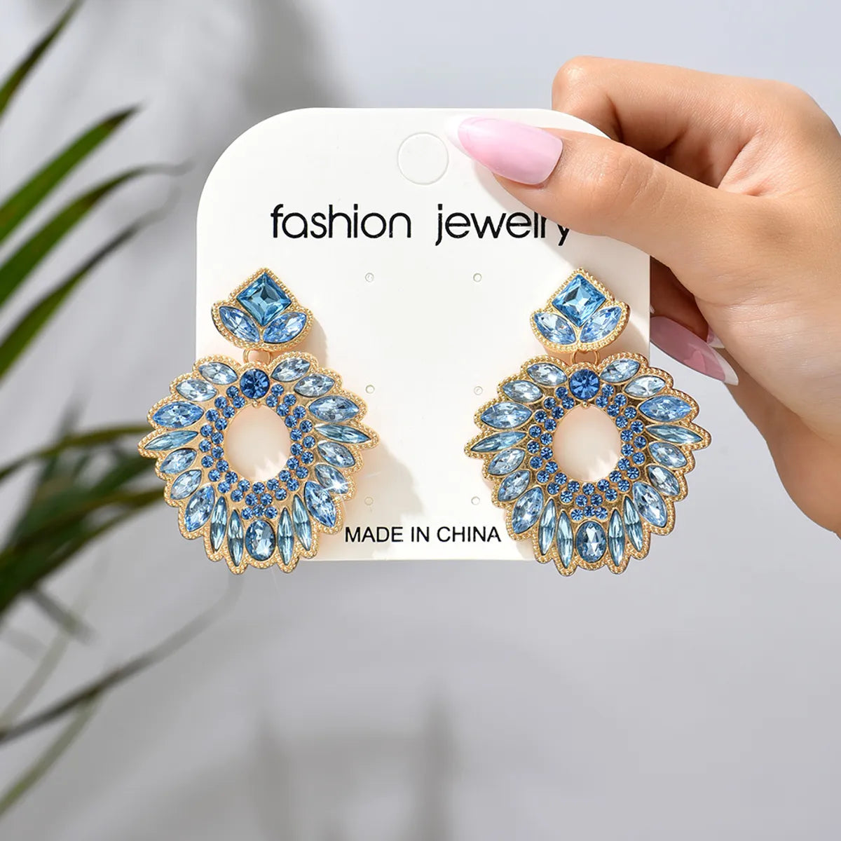 1 Pair Retro Exaggerated Geometric Plating Hollow Out Inlay Zinc Alloy Rhinestones Drop Earrings