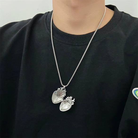 Wholesale Jewelry Retro Fashion Beating Heart Pendant Alloy Necklace With Electroplating