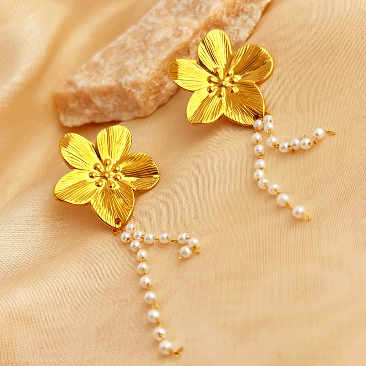 Wholesale Jewelry Retro Flower 201 Stainless Steel Gold Plated Jewelry Set