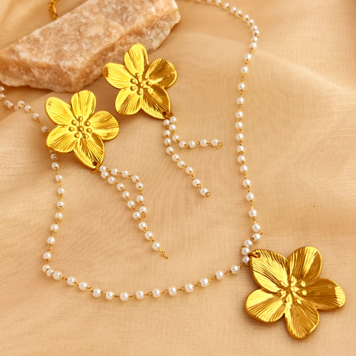 Wholesale Jewelry Retro Flower 201 Stainless Steel Gold Plated Jewelry Set