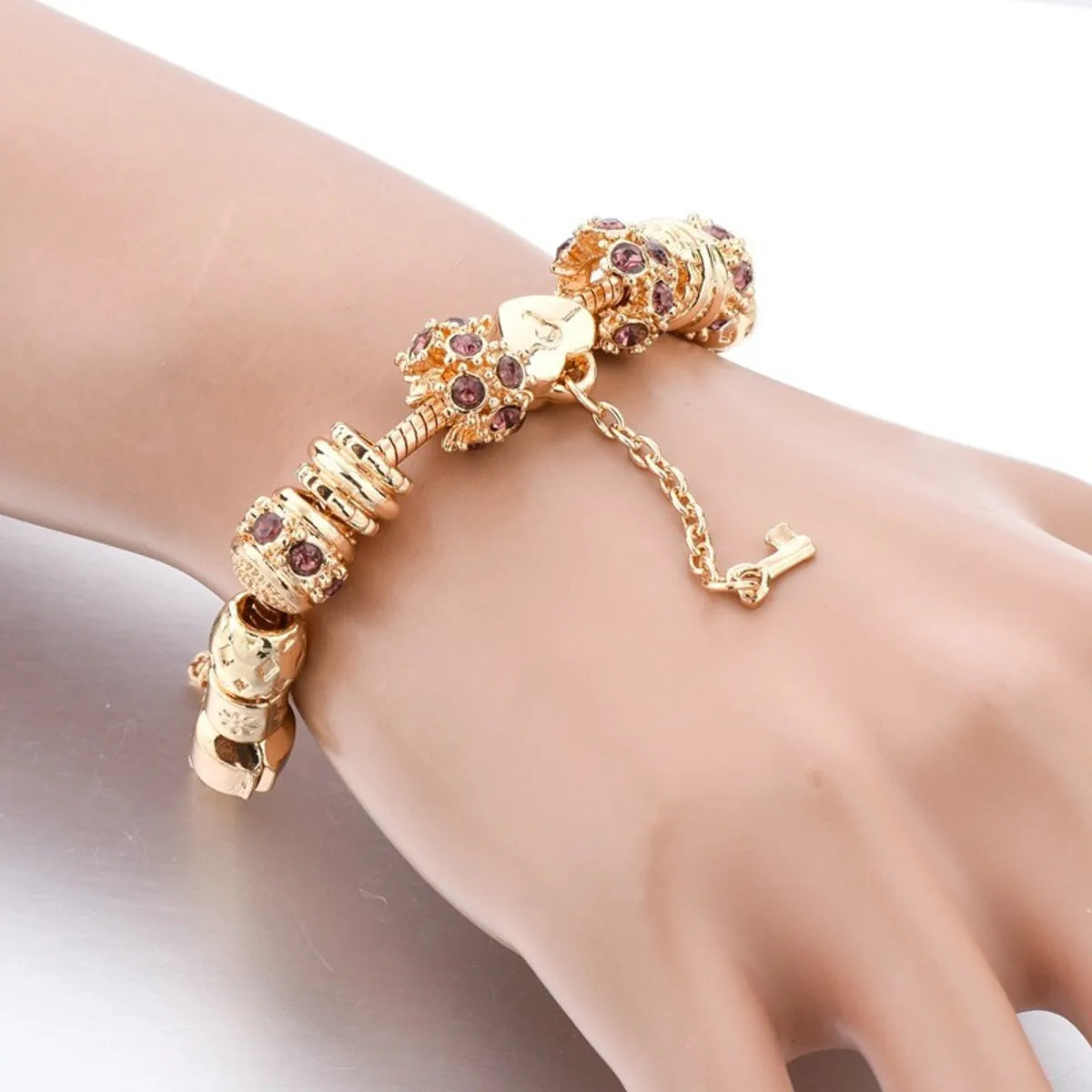 Retro Simple Style Heart Shape Gold Plated Rhinestones Alloy Copper Brass Wholesale Bangle