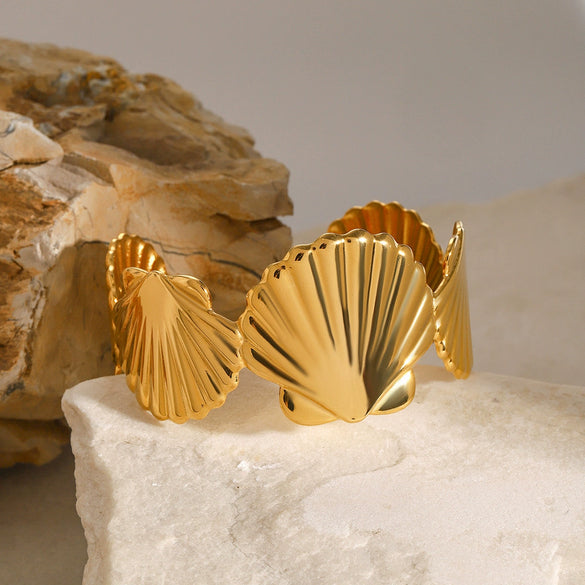 Wholesale Jewelry Retro Style Stainless Steel Scallop Opening Bracelet With Electroplating