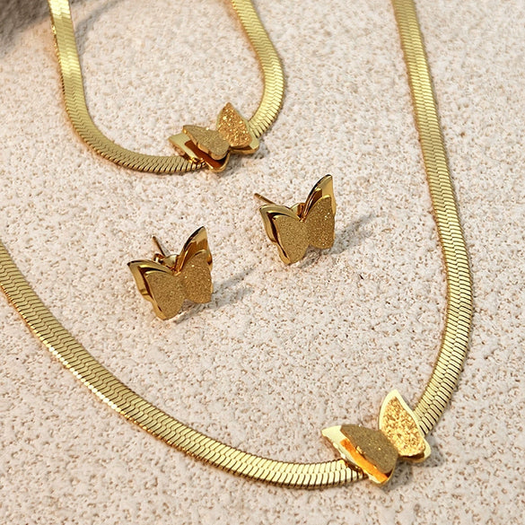 Wholesale Jewelry Retro Style Stainless Steel Three Piece Set With Bear And Little Pig Pattern Earrings Necklace And Bracelet Electroplated For Women