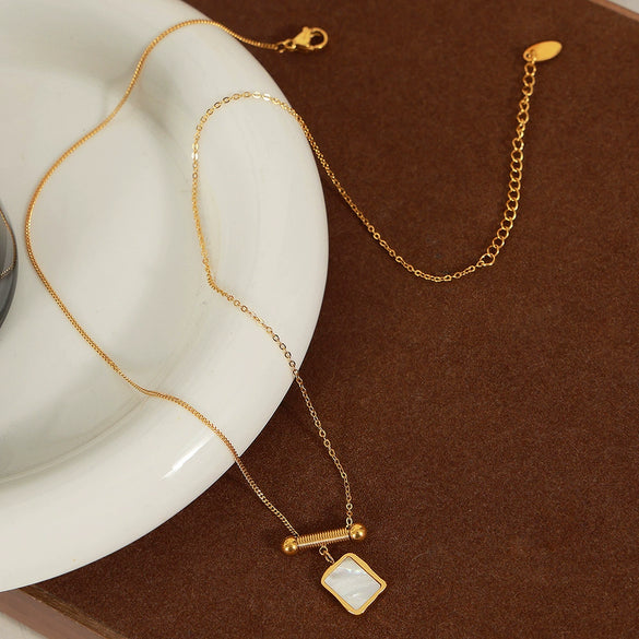 Wholesale Jewelry Retro Style 316L Stainless Steel 18K Gold Plated Geometric White Shell Pendant Necklace