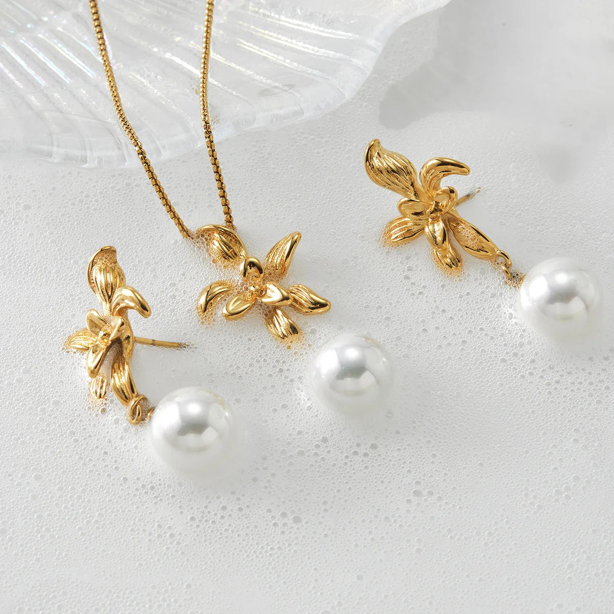 Wholesale Jewelry Simple Style Artistic Flower 304 Stainless Steel Pearl 16K Gold Plated White Gold Plated Gold Plated Inlay Jewelry Set