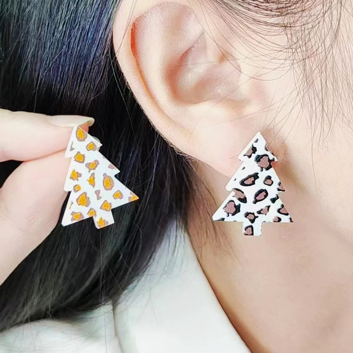 Wholesale Jewelry Simple Style Christmas Tree Arylic Printing Ear Studs