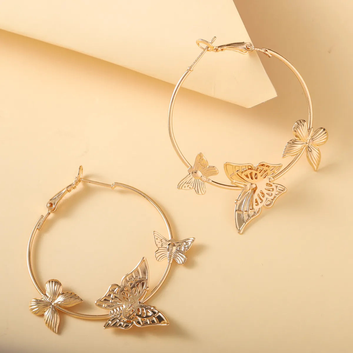 1 Pair Simple Style Classic Style Butterfly Hollow Out Iron Earrings