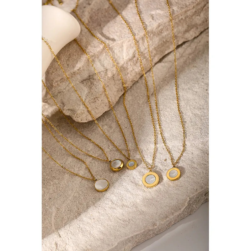 Wholesale Jewelry Simple Style Classic Style Circle 304 Stainless Steel 14K Gold Plated Hollow Out Inlay Pendant Necklace