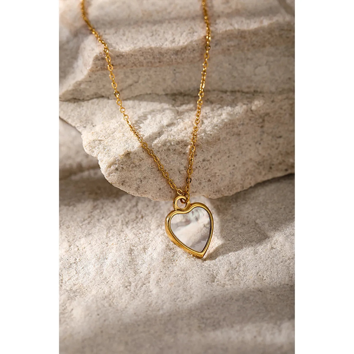 Wholesale Jewelry Simple Style Classic Style Heart Shape 304 Stainless Steel 14K Gold Plated Hollow Out Inlay Pendant Necklace