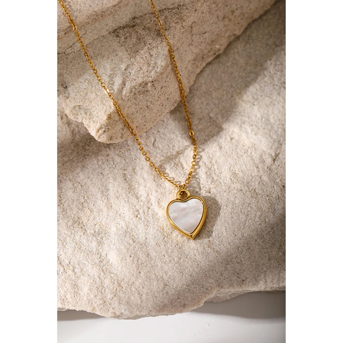 Wholesale Jewelry Simple Style Classic Style Heart Shape 304 Stainless Steel 14K Gold Plated Hollow Out Inlay Pendant Necklace