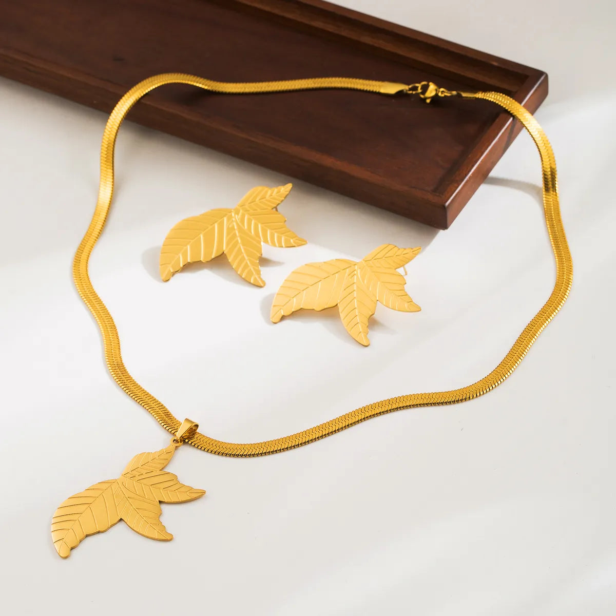 Wholesale Jewelry Simple Style Classic Style Leaves Solid Color 304 Stainless Steel 18K Gold Plated Cutting Jewelry Set