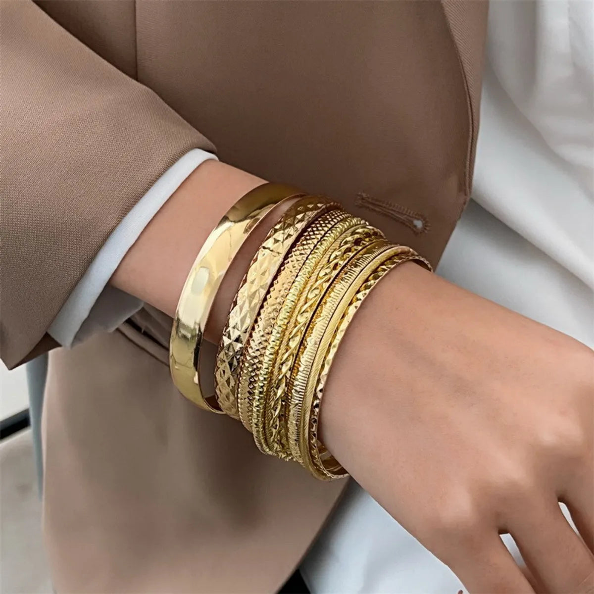 Simple Style Classic Style Solid Color Gold Plated Alloy Wholesale Bangle