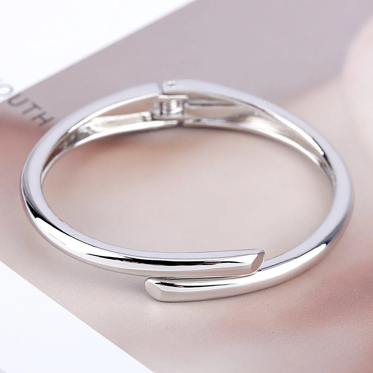 Simple Style Classic Style Solid Color Gold Plated Alloy Wholesale Bangle