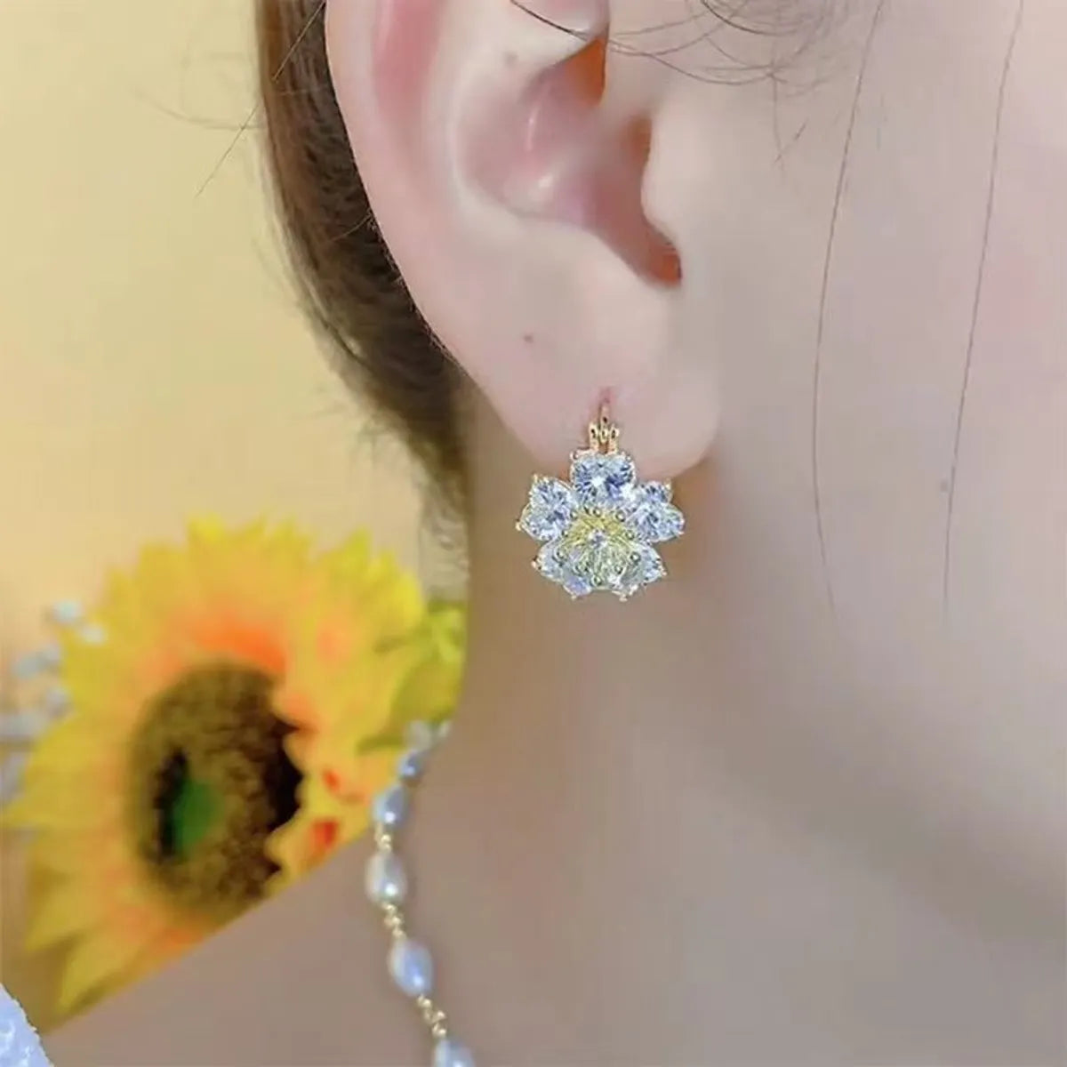 1 Pair Simple Style Flower Inlay Alloy Zircon Ear Studs