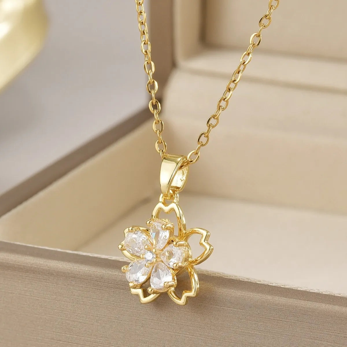 Wholesale Jewelry Simple Style Flower Titanium Steel Irregular Plating Pendant Necklace